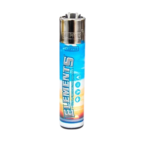 Encendedor Clipper Elements con diseño azul y detalles dorados, fondo negro.