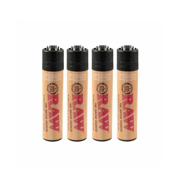 Cuatro encendedores Clipper RAW reutilizables, color beige, en fondo blanco.