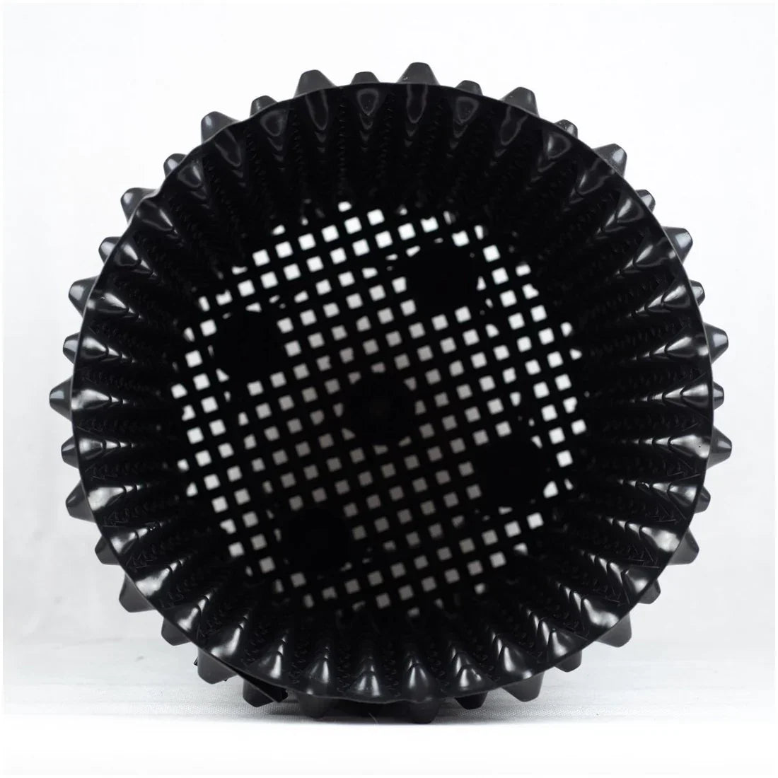 Maceta Airpot negra de 35 litros con diseño de rejilla para cultivo y mejor aireación de raíces