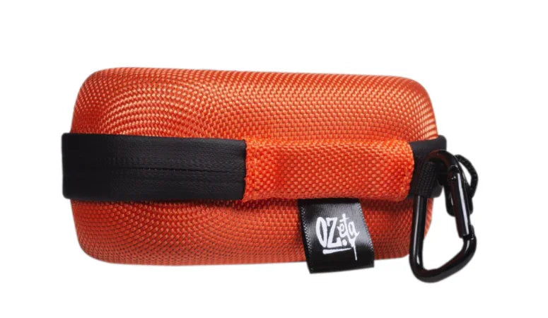 Estuche pequeño rígido color naranja con cremallera negra y mosquetón, ideal accesorios growshop