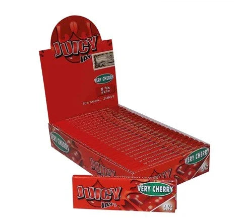 Caja de papelillos sabor cereza Juicy Jays 1 1/4 tamaño regular, exhibida abierta