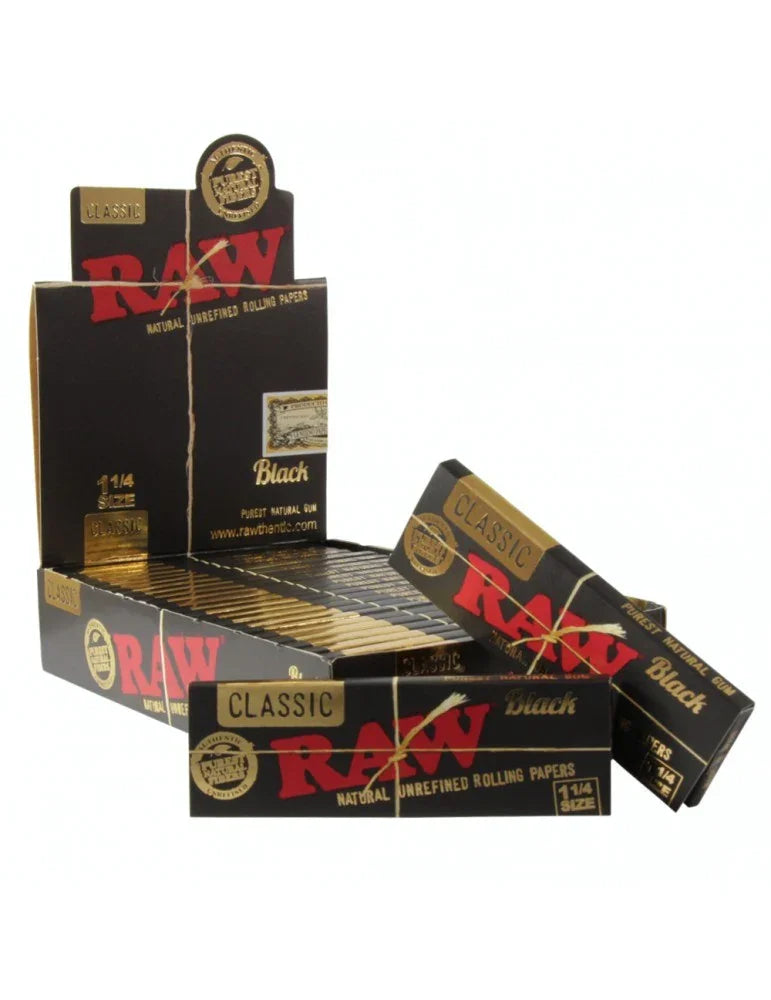 Cajas de papelillos RAW Black 1 1/4 tamaño clásico para liar tabaco, presentación apilada