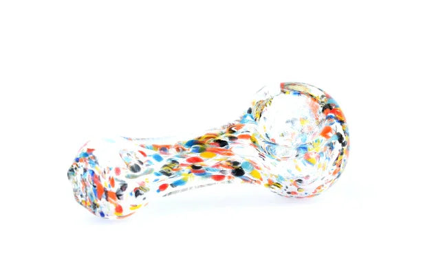 Pipa de vidrio pyrex de 7 cm con diseño colorido sobre fondo blanco, ideal para fumar.