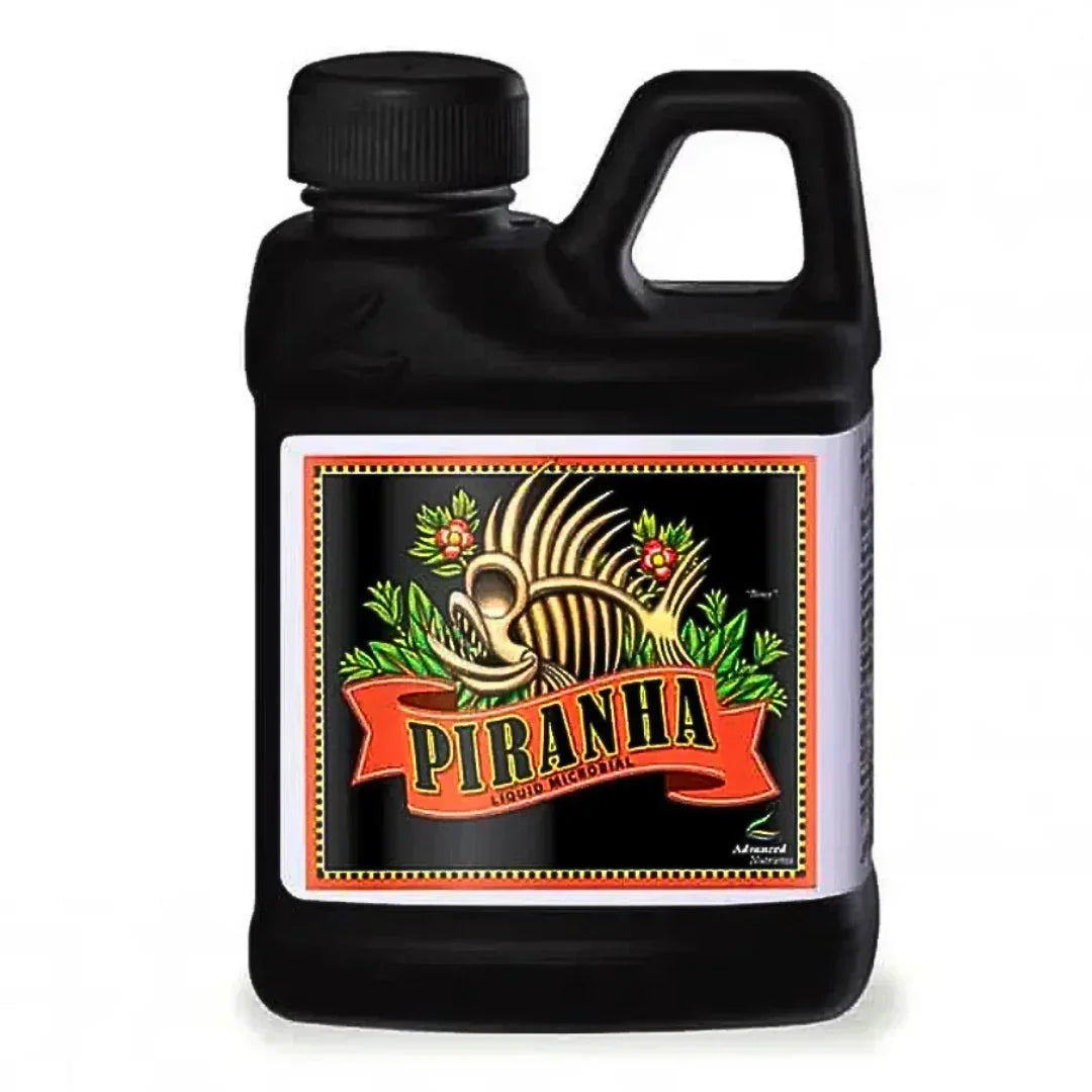 Botella de fertilizante líquido Piranha para cultivo indoor, con etiqueta colorida y diseño de pez