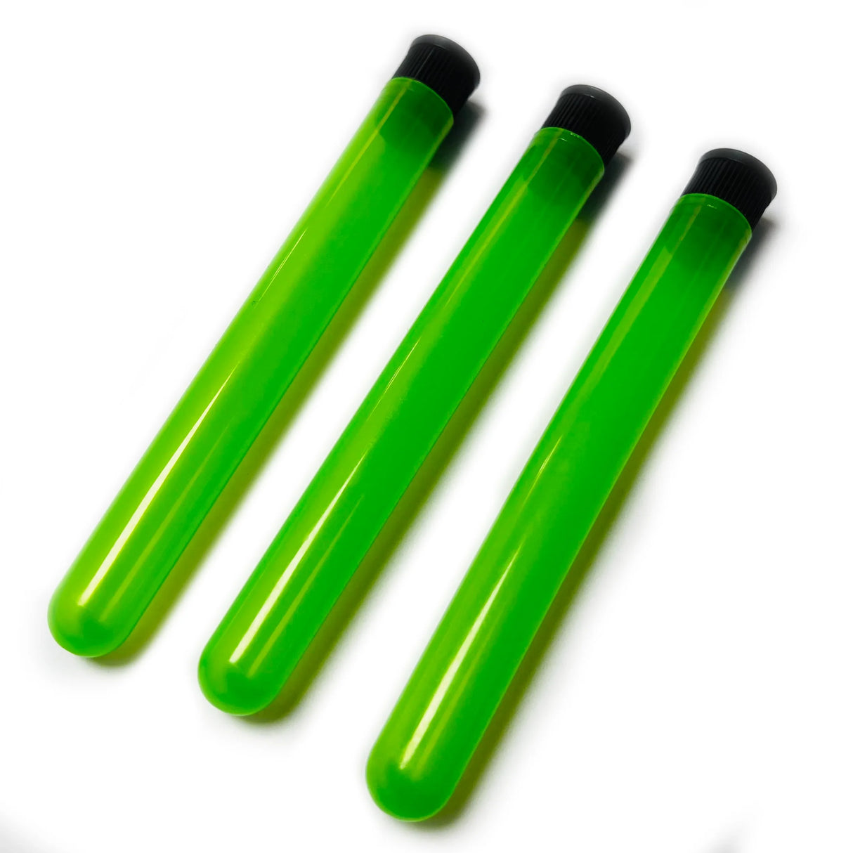 Tres tubos plásticos porta joint verde con tapa negra sobre fondo blanco