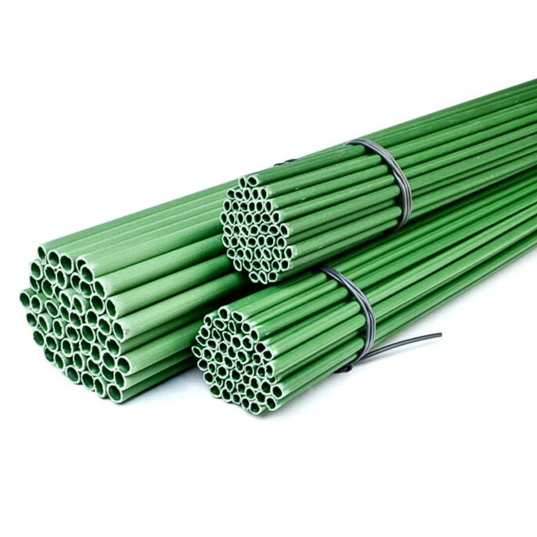 Tutores verdes para plantas en haces, soporte para cultivo indoor y huertos.